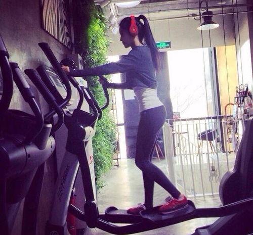 健身房美女主播在线视频,美女主播带你领略在线健身风采